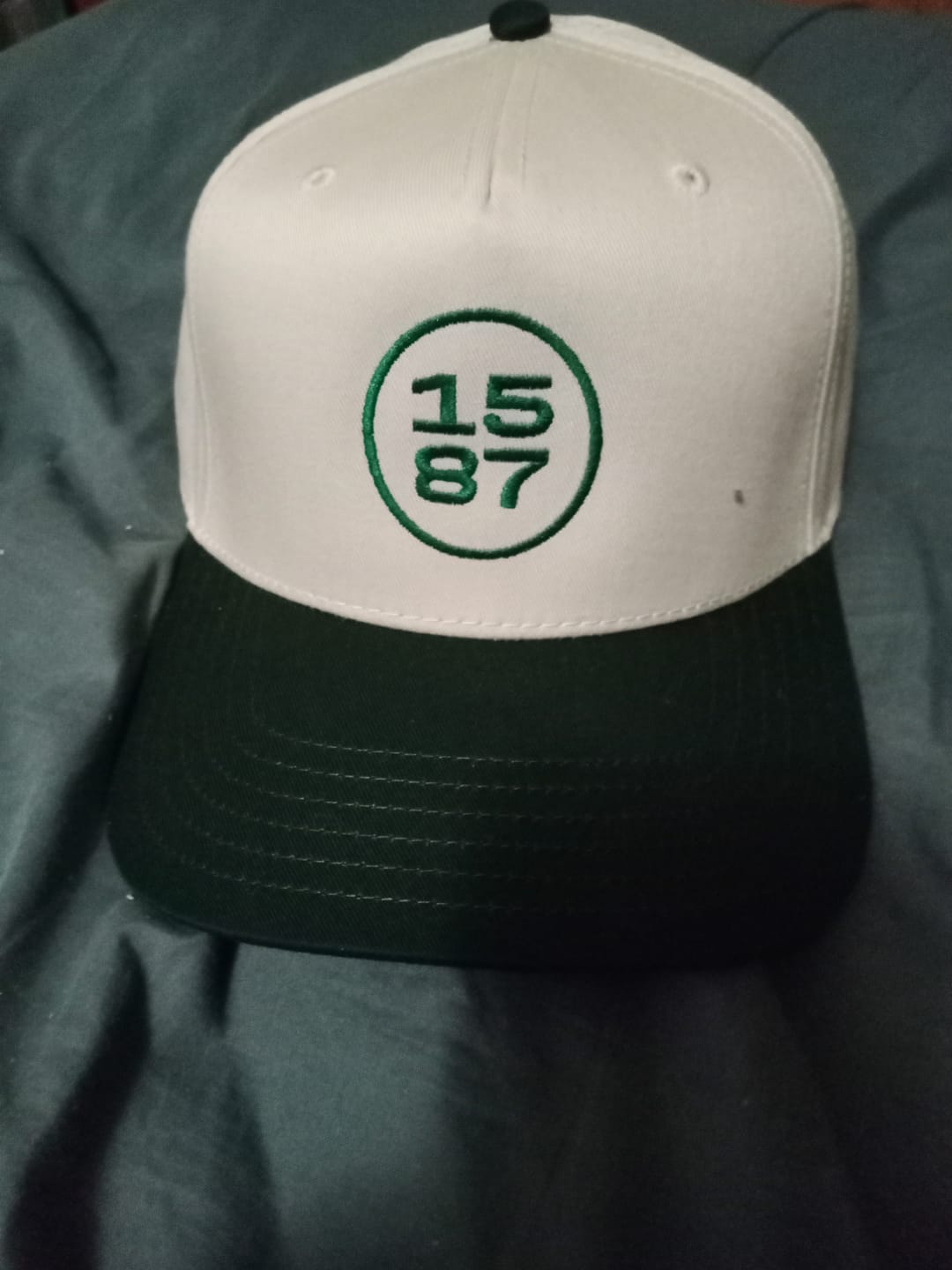 Customer photo review of 1587 Cap Emerald