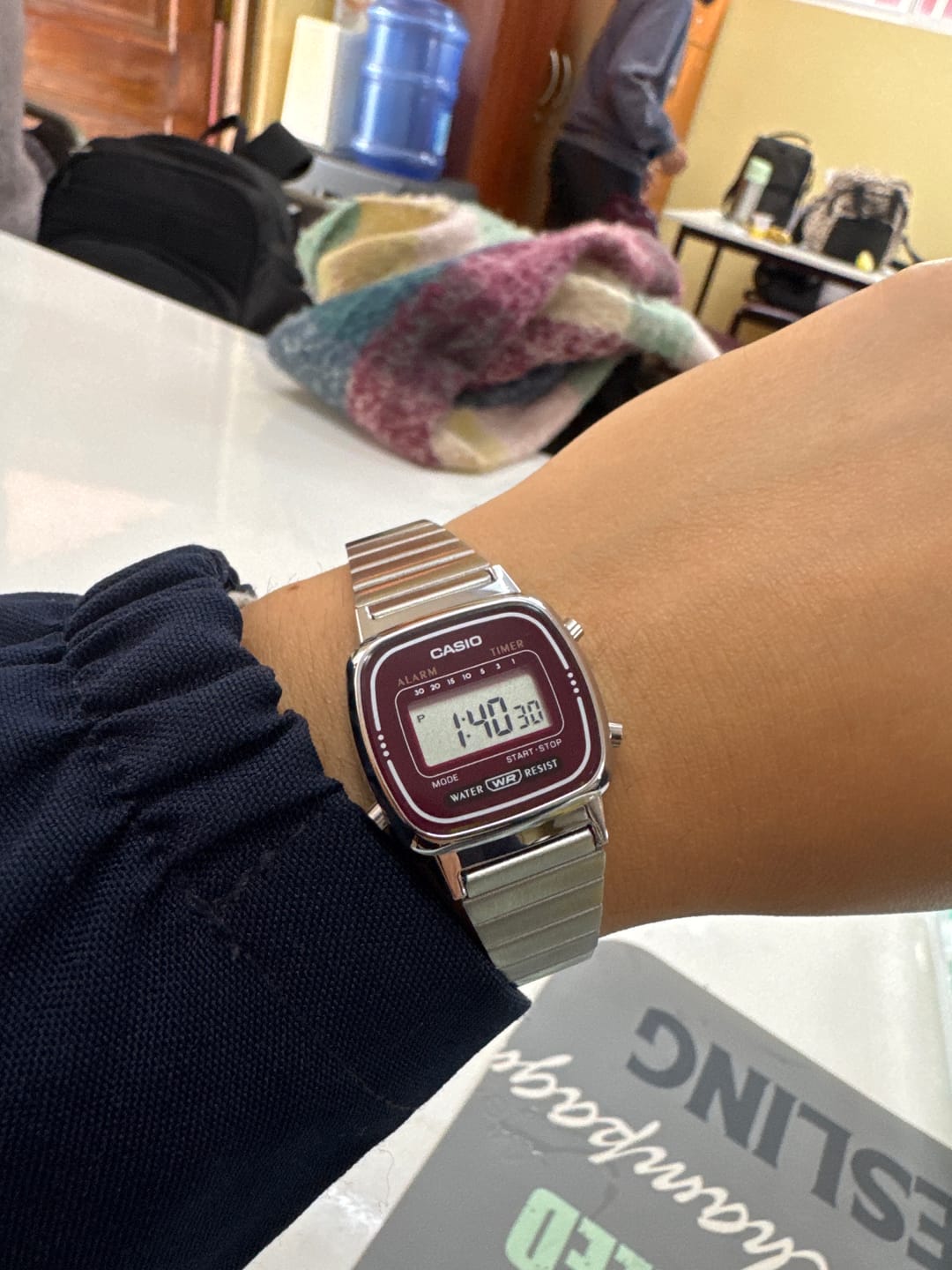 Customer photo review of Reloj Casio Vintage LA670WA-4DF Plateado Granate
