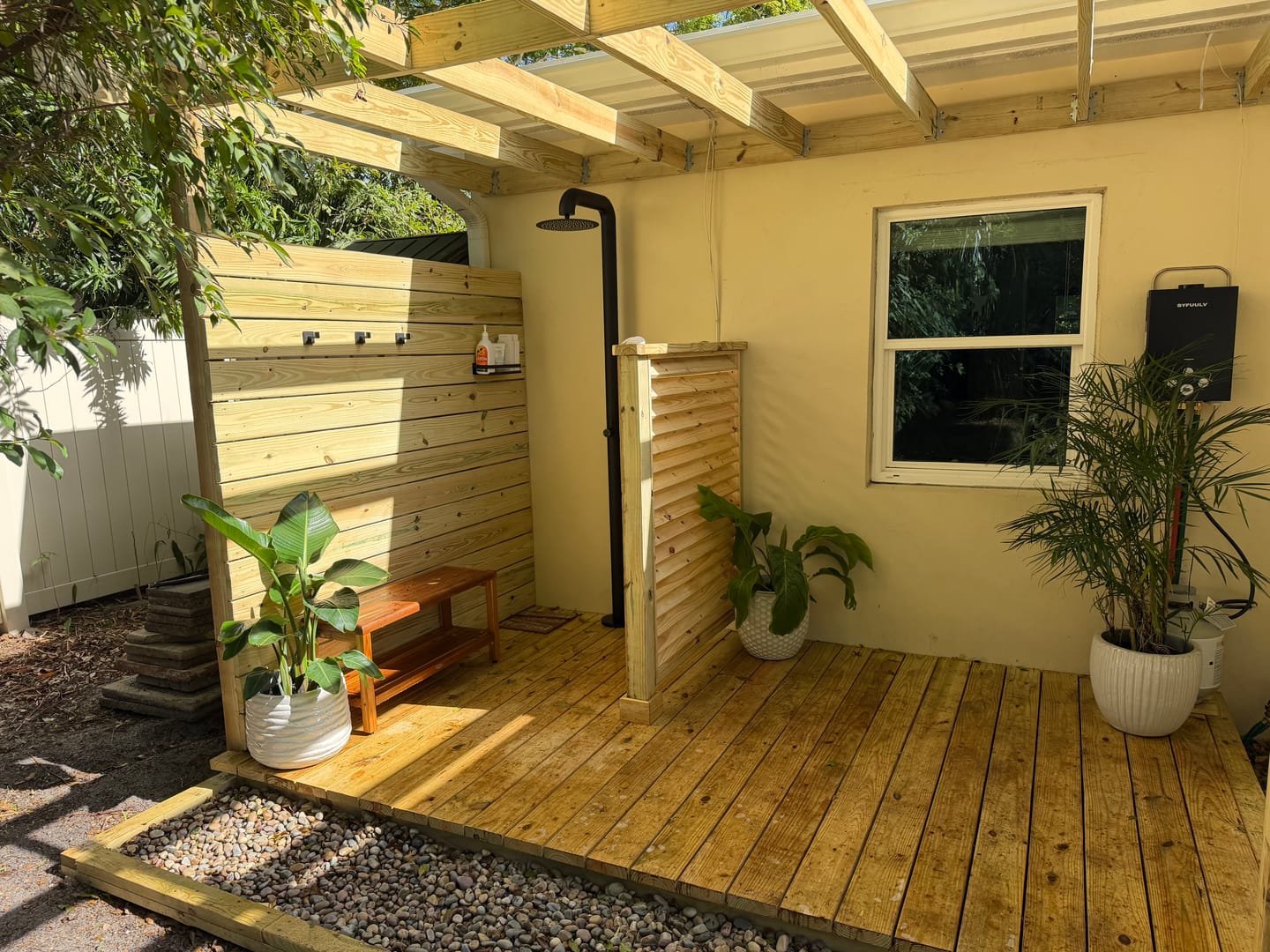 Customer photo review of Freestanding Outdoor Shower with Detachable Hand Shower for Pools and Gardens