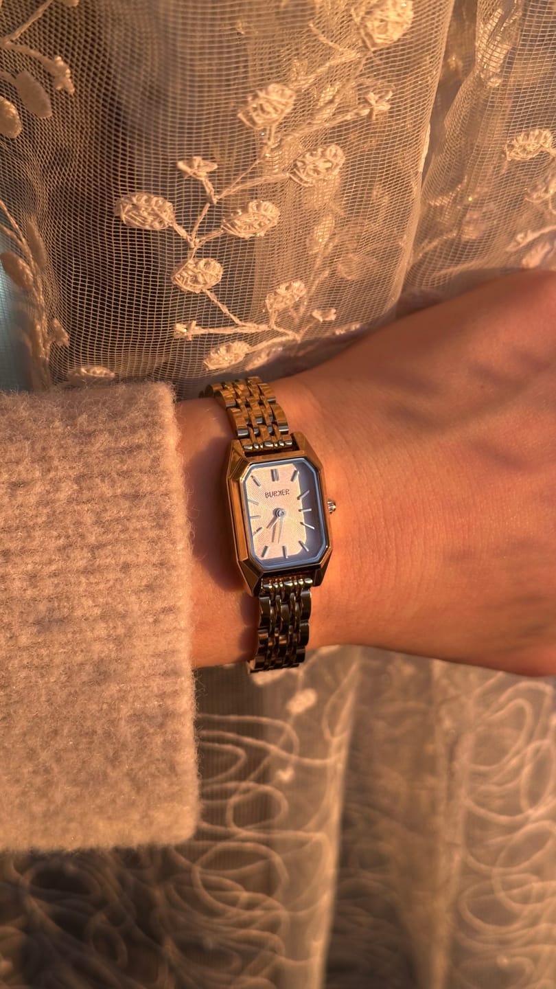 Customer photo review of Isabell Petite Gold