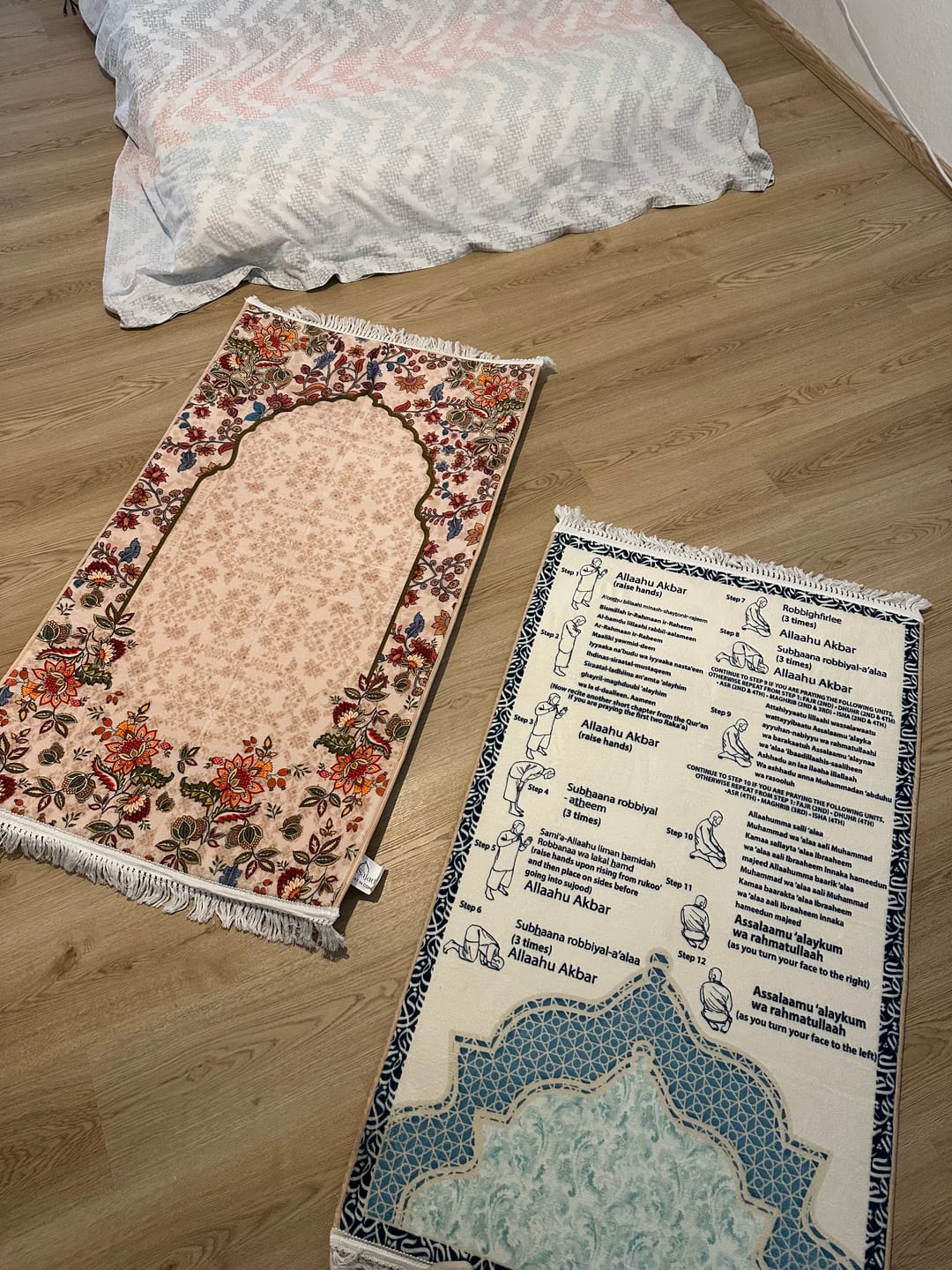 Customer photo review of Step-by-Step Phonetic Salah Padded Prayer Mat