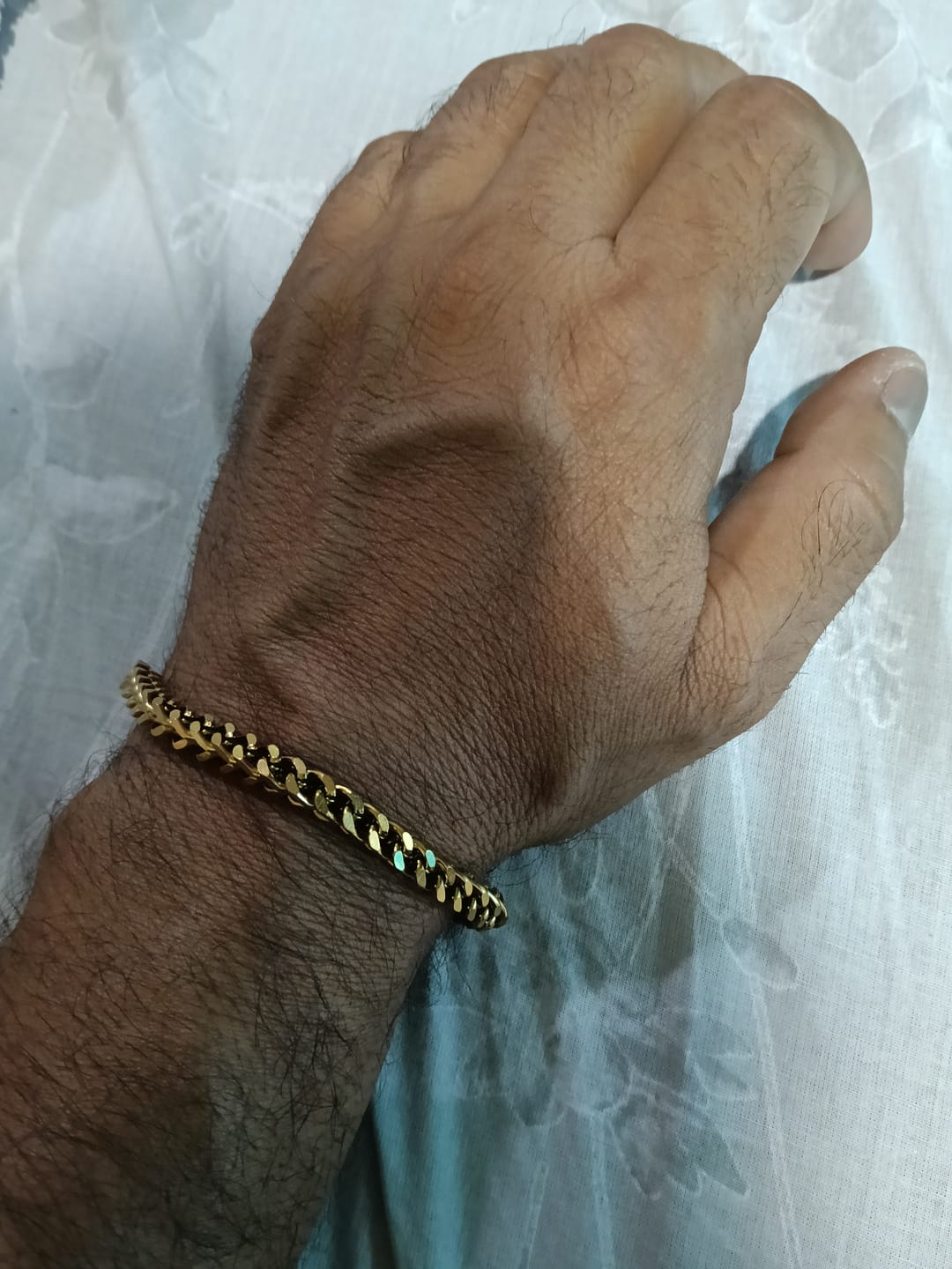 Customer photo review of Classic Gold Chain Bracelet
