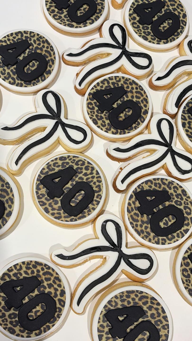 Customer photo review of 12 x 6.35 cm Round Standard Cookie Edible Icing Images