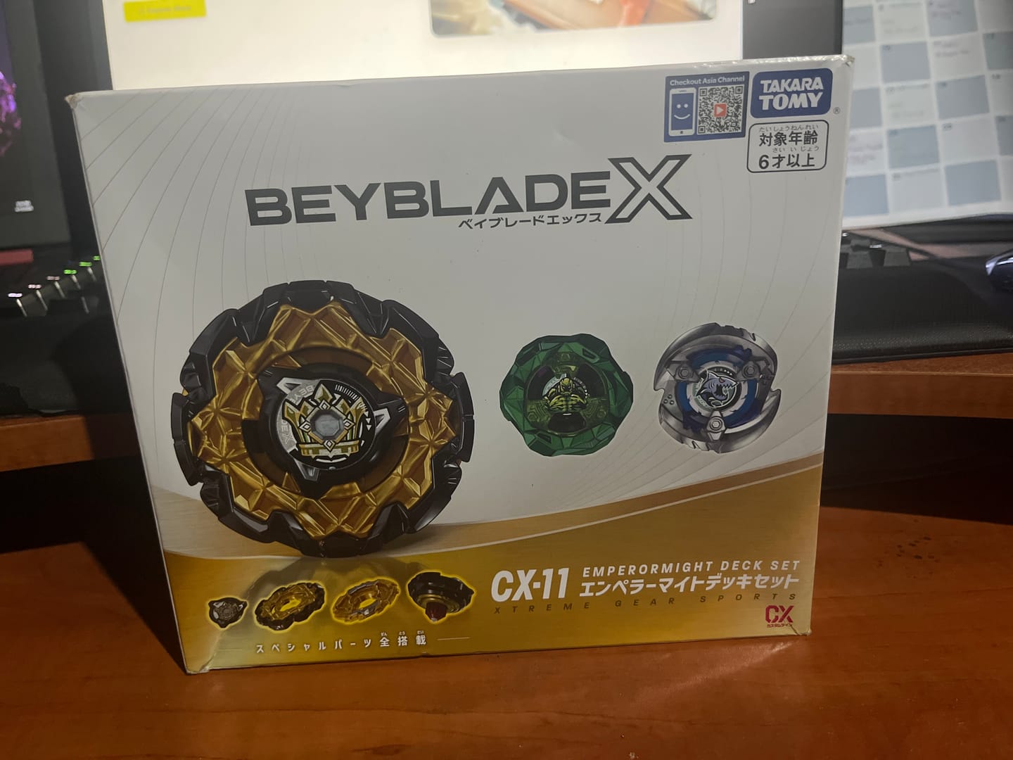 Customer photo review of Takara Tomy Beyblade X CX-11 EmperorMight DECK SET
