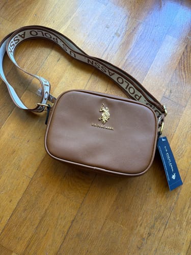 Customer photo review of CLASSIC ZIP CROSSBODY BAG (COGNAC) - Disponivel