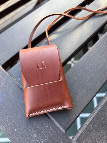 Customer photo review of Slimmad plånbok i äkta läder - Med halsrem
