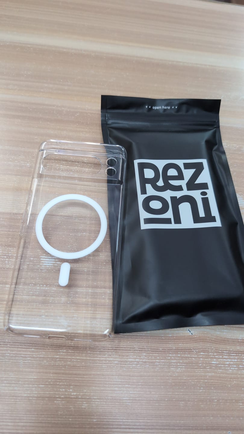 Customer photo review of Anti-Yellow Magsafe Clear Case Google Pixel