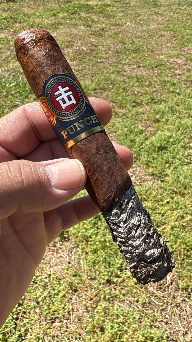 Customer photo review of Core Subscription Luxury Cigars Monthly