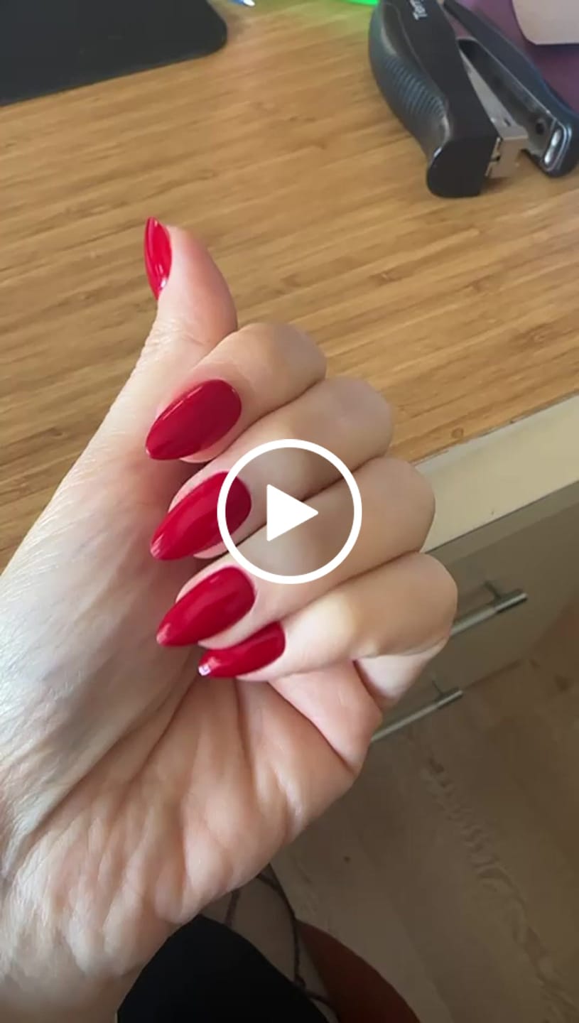 Customer video review of Ruby Flame - Short Almond - 30 Adet Takma Tırnak