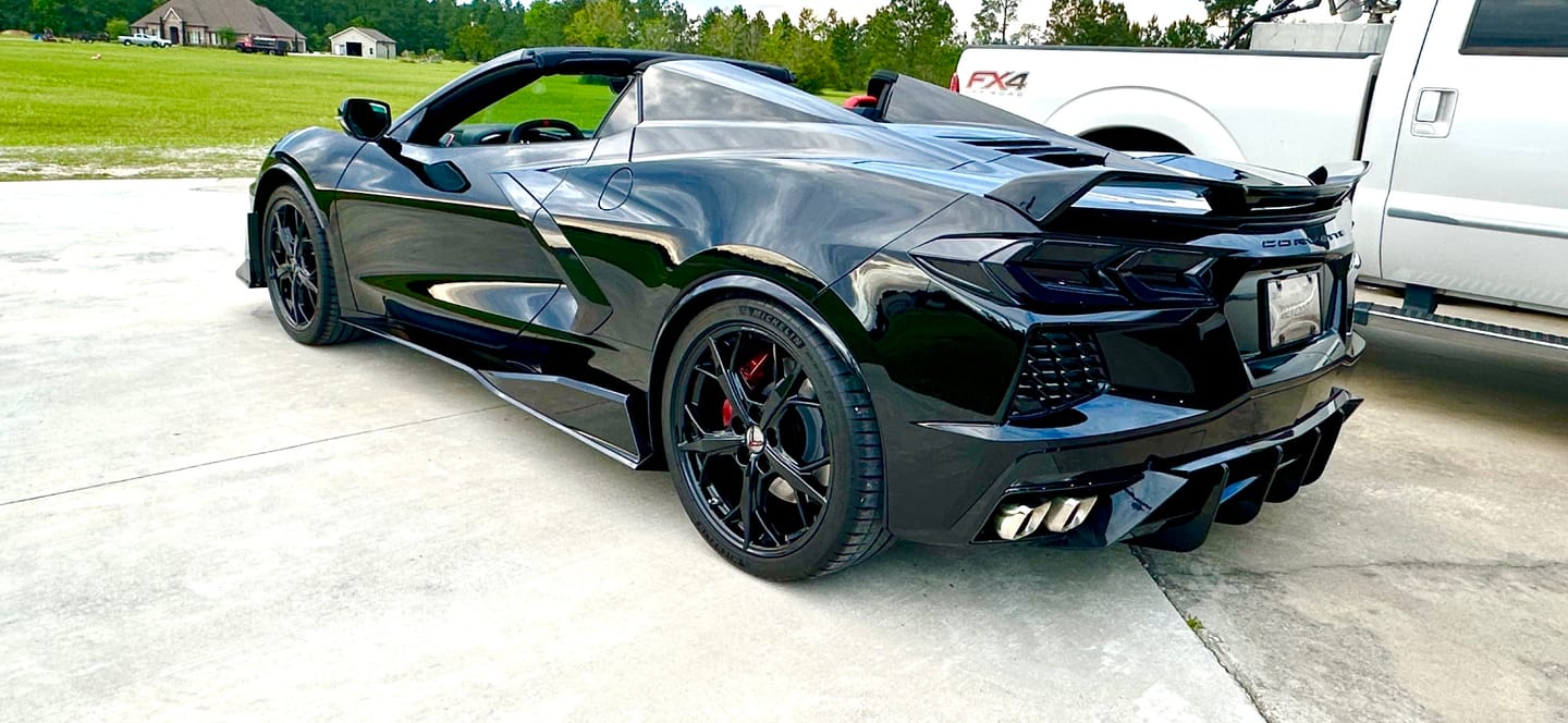 Customer photo review of Chevrolet Corvette C8 DRY CARBON FIBER Side Wheel Fender