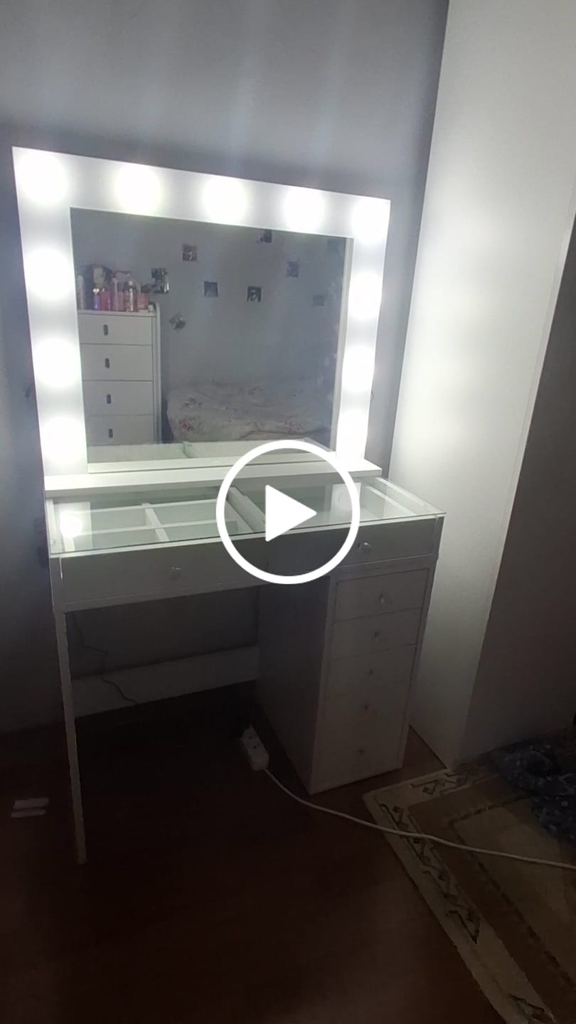 Customer video review of Rani BJ117 Hollywood Işıklı Aynalı Kulis Makyaj Masası Cam Tablalı 7 Çekmeceli Takı Düzenleyici Beyaz