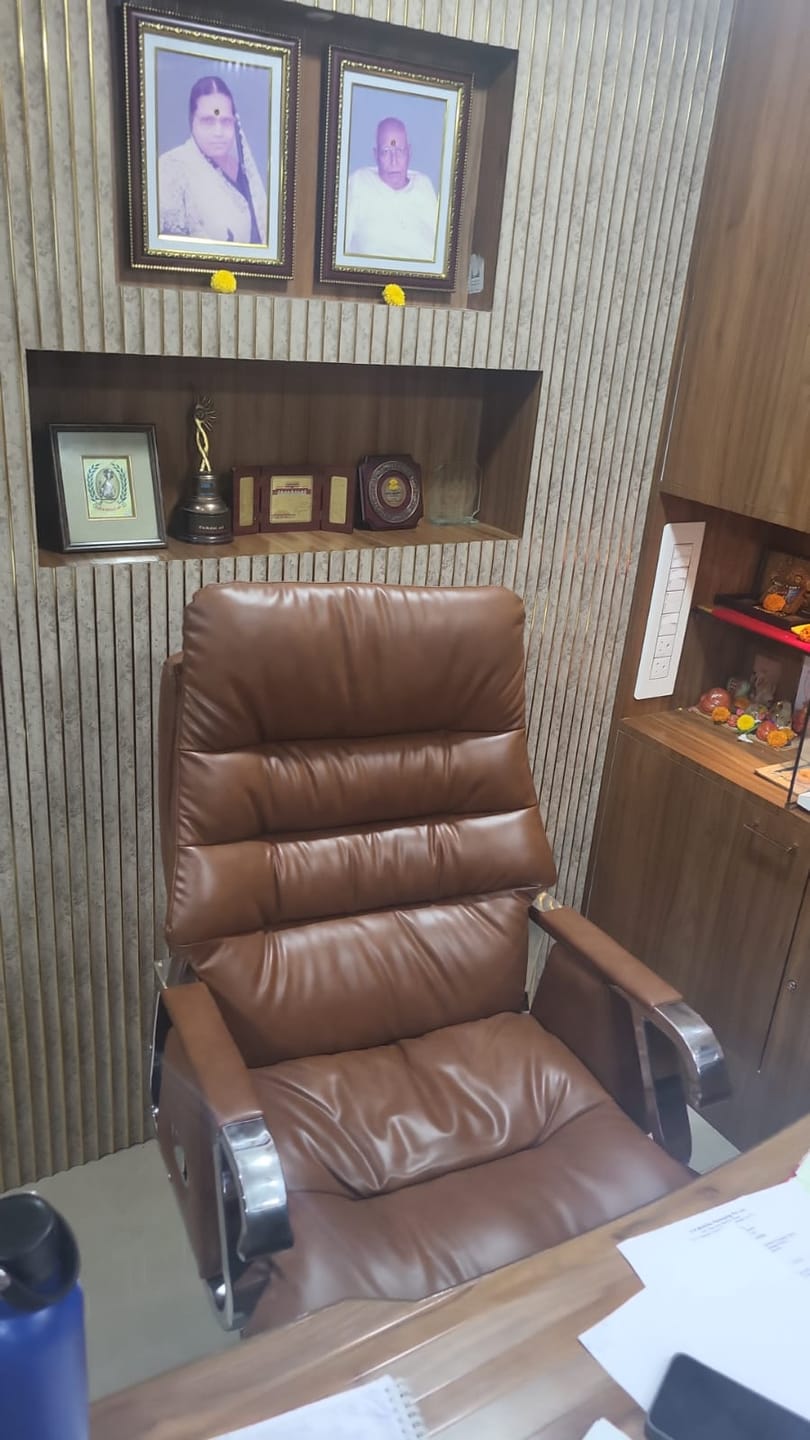 Customer photo review of Ettorez FORTUNA Premium Leatherette Chair