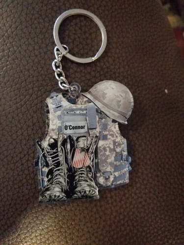 Customer photo review of Personalized Military Uniform Gift Keychain for Soldiers & Veterans - Army Boots & Beret Design with Custom Name