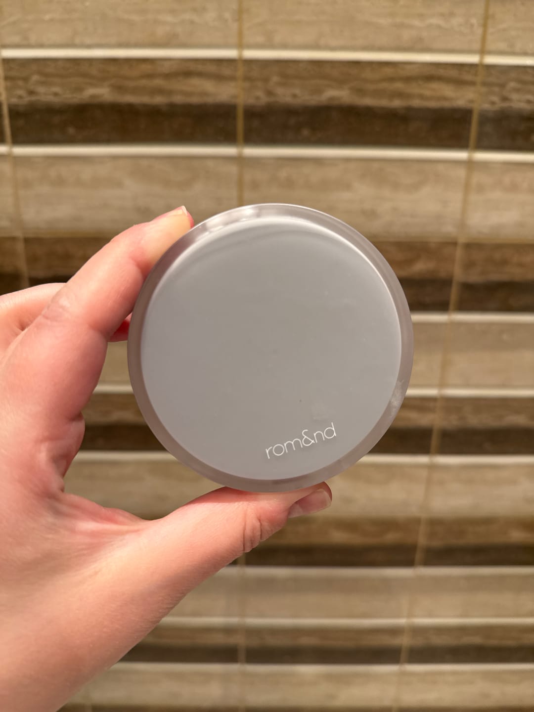 Customer photo review of Noturīgs tonālais kušons ar pusmatētu noslēguma akcentu Rom&Nd Nu Zero Cushion SPF24 PA++