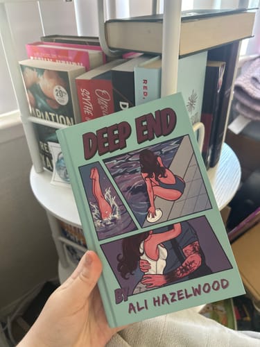 Customer photo review of [IMPERFECT] Deep End by Ali Hazelwood - SE hardcover