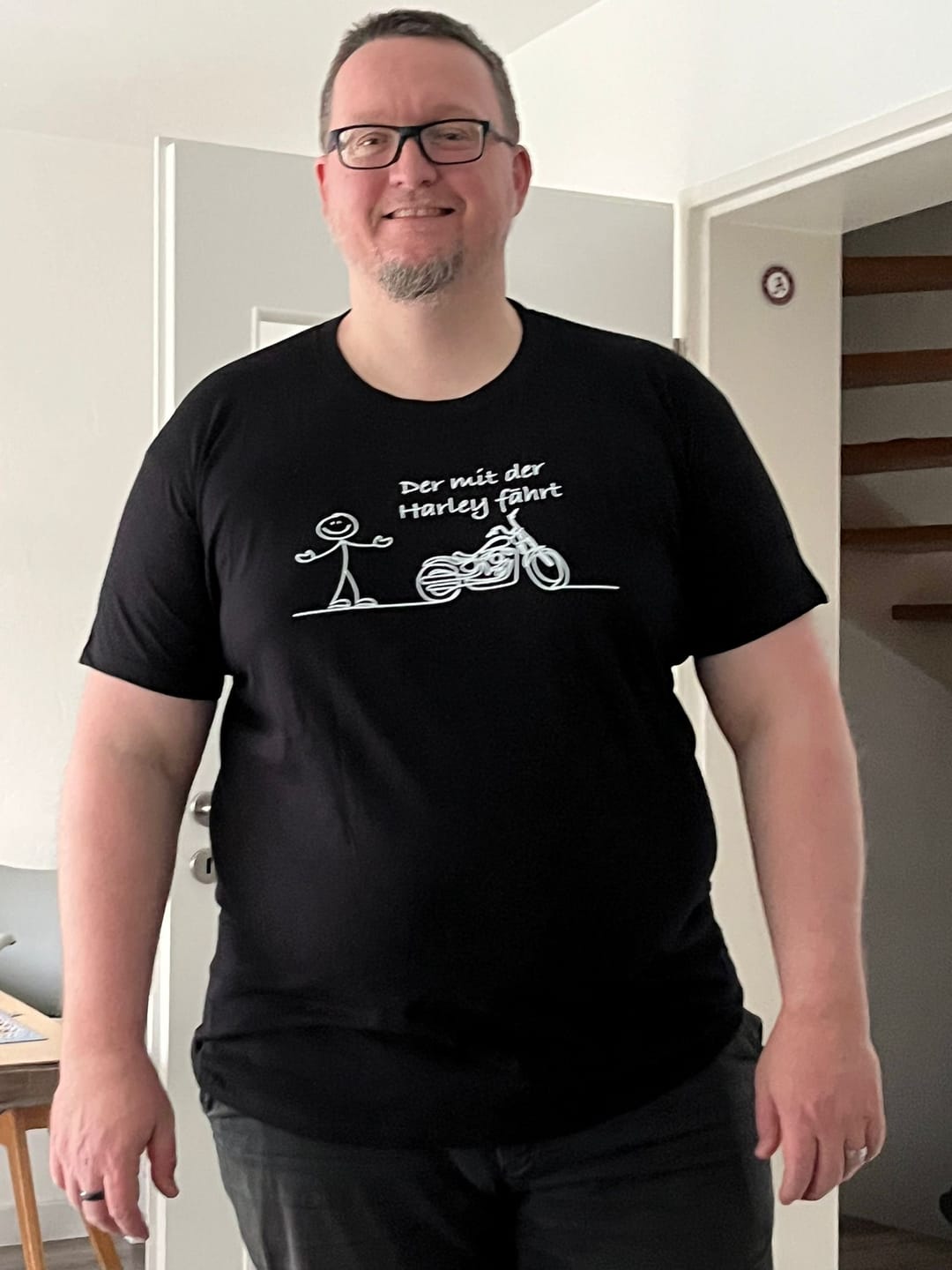 Customer photo review of Der mit der Harley fährt - Herren Shirt