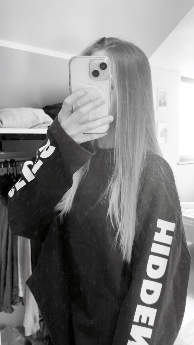 Customer photo review of LONGSLEEVE T-SHIRT NAVY
