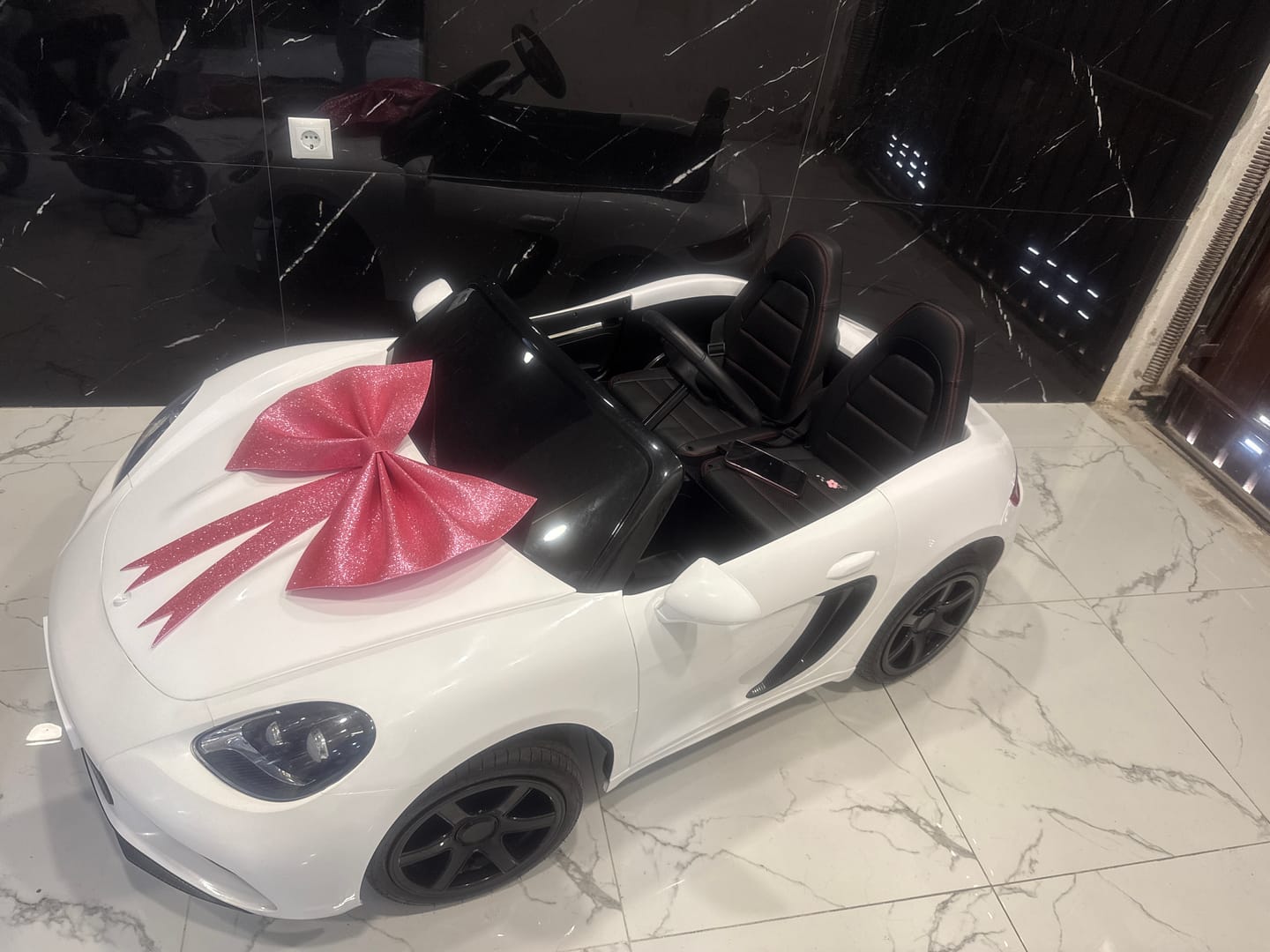 Customer photo review of Carro elétrico para Criança PERFECTA XXL 24v Motor Brushless 180w 15km/h Branco c/ RODAS DE BORRACHA & ASSENTO EM PELE
