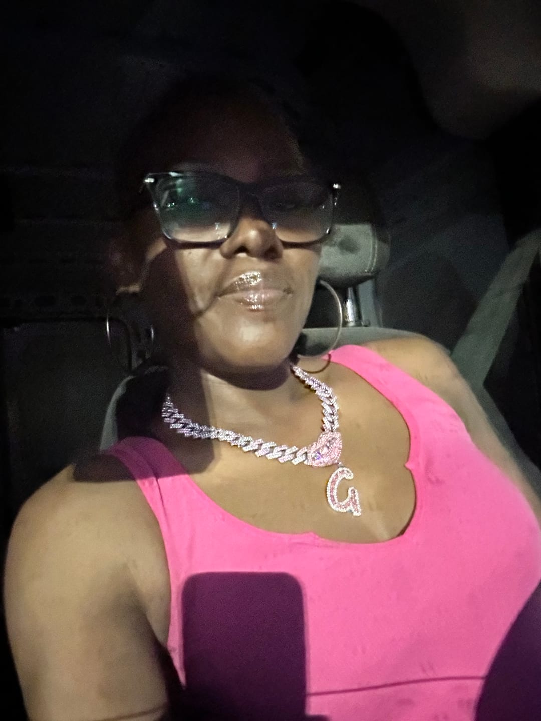 Customer photo review of LUXIIVA® PINK LIPS INITIAL PENDANT(Ready to Ship)