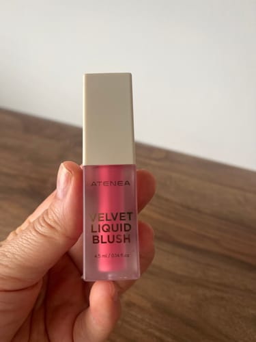 Customer photo review of RUBORES LÍQUIDOS VELVET COLLECTION