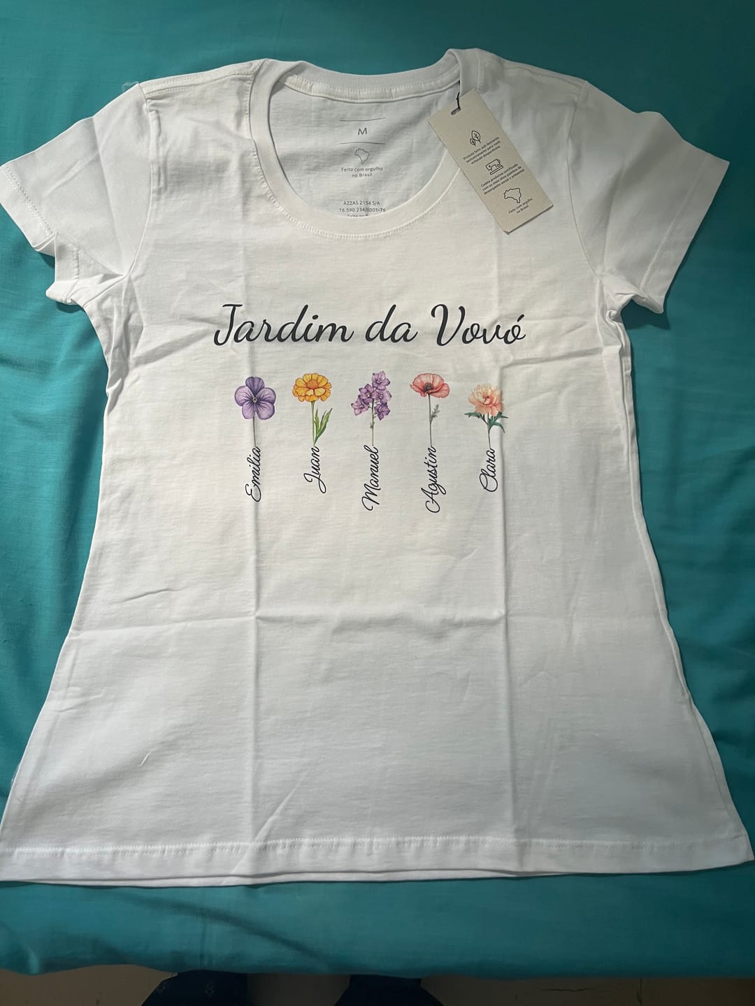 Customer photo review of Camiseta JARDIM DA VOVÓ - NOVAS FLORES  | Presente para Avó | Algodão 100%