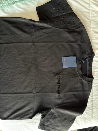 Recensione con foto di un cliente su T-shirt LV Manica Monogram
