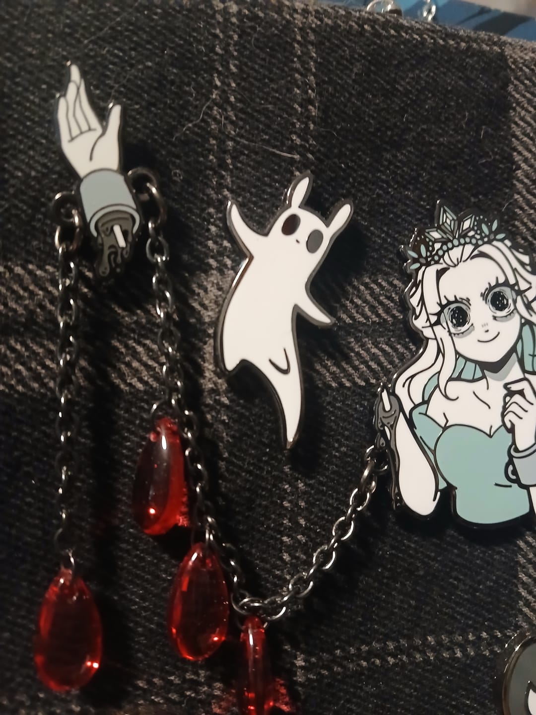Customer photo review of Rain World - Slugcat Pin