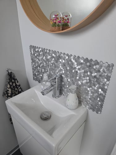 Customer photo review of Plaque Mosaique Adhésive Crédence de Cuisine Relief Chromée 3D