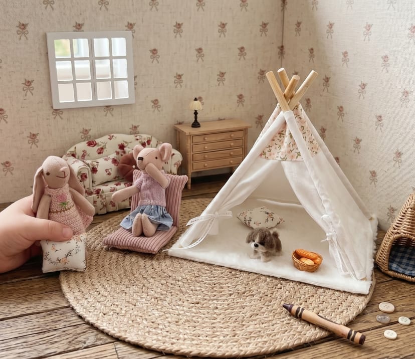 Customer photo review of Rainy Day Fort in the Living Room – 1:12 Scale Dollhouse Miniature Story-Box