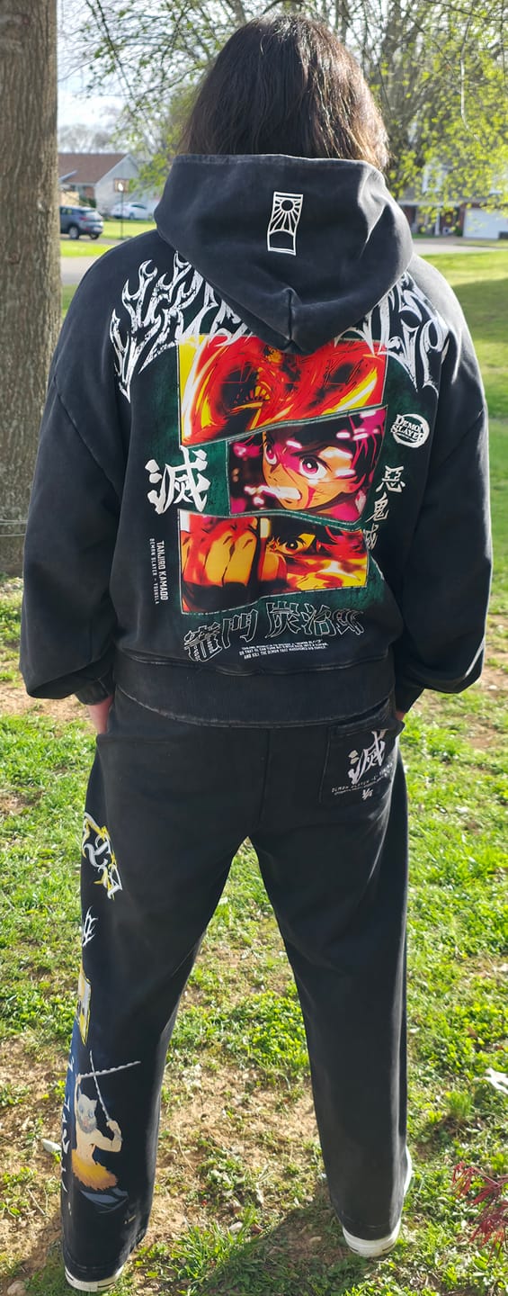 Customer photo review of 2153 - Demon Slayer: Kimetsu no Yaiba - Sweats