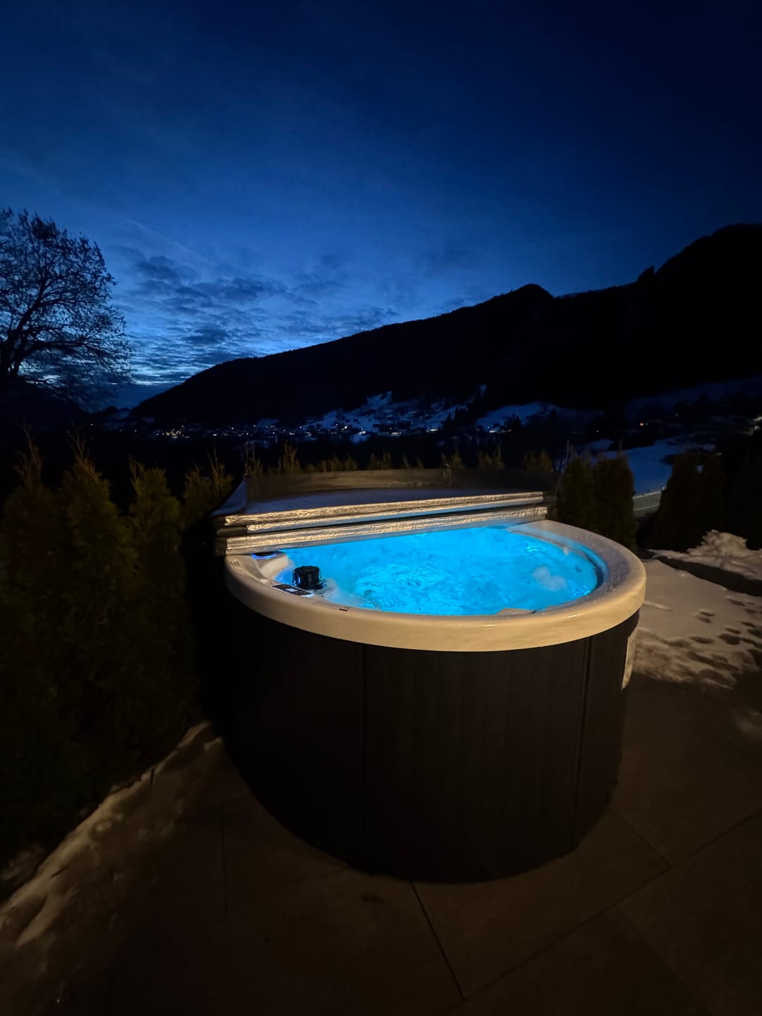 Customer photo review of American Whirlpool Outdoor Genova Sterling Silver / Grey 208 x 208 cm USA