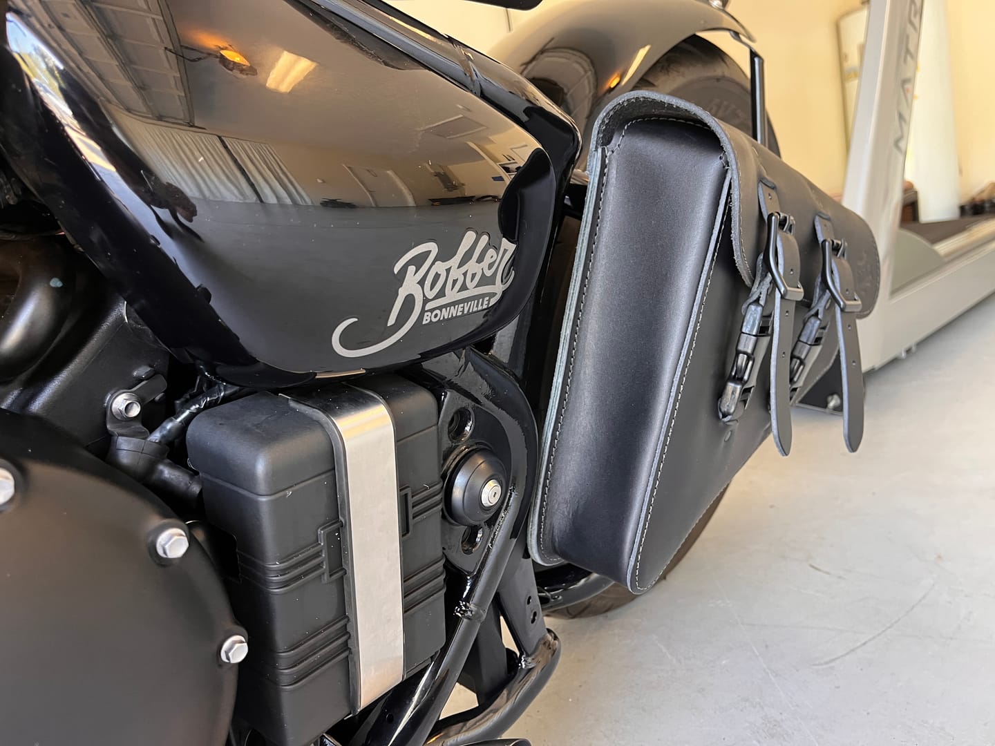 Customer photo review of Triumph Bobber Left Side Solo Bag - TBL01