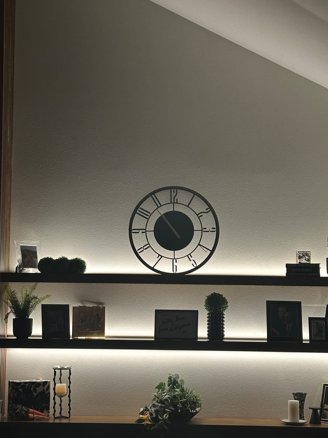 Customer photo review of METAL WALL CLOCK with Wooden Corners