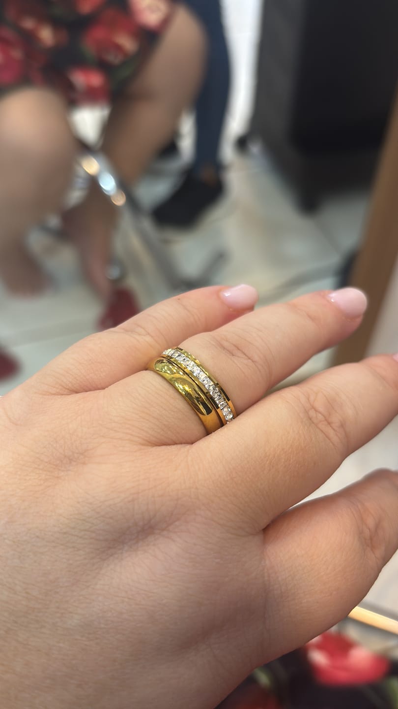 Customer photo review of Anel com Pedras Brilhantes Banhado em Ouro 18k