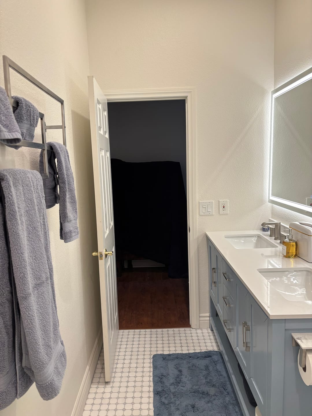 Customer photo review of Modern Geometric Bathroom Metal  Towel Rack