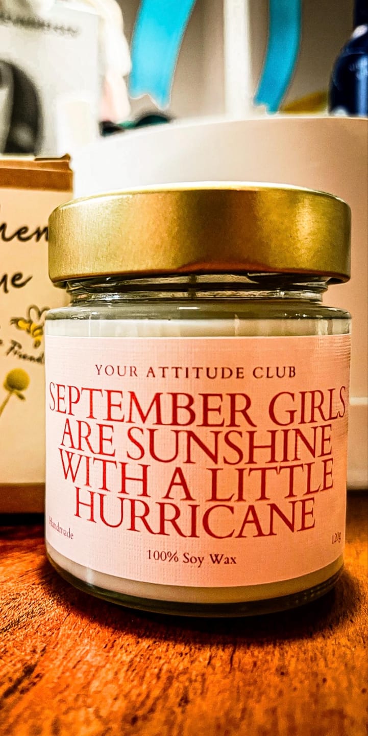 Customer photo review of September Girls Are Sunshine With a Little Hurricane – Geburtstagskerze personalisiert, Geschenkidee Frau September, Duftkerze 120ml, Etiket