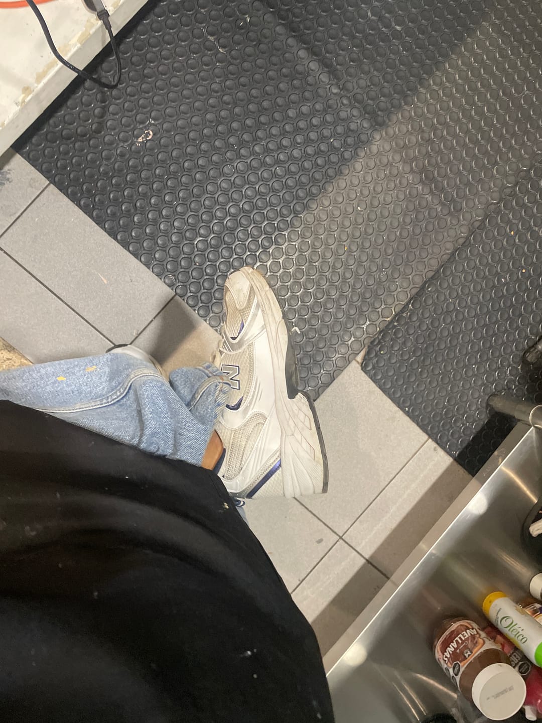 Customer photo review of Tenis New Balance 530 Blanco Marino Plata 1.1 Premium
