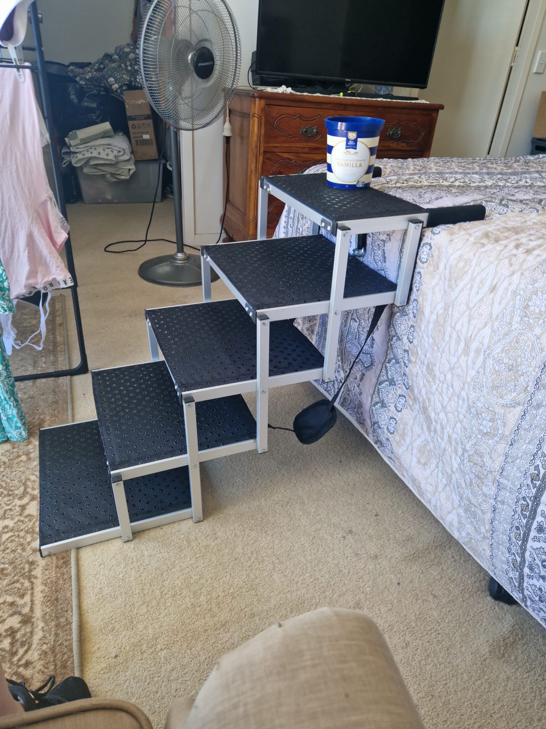 Customer photo review of Foldable Aluminum Pet Steps