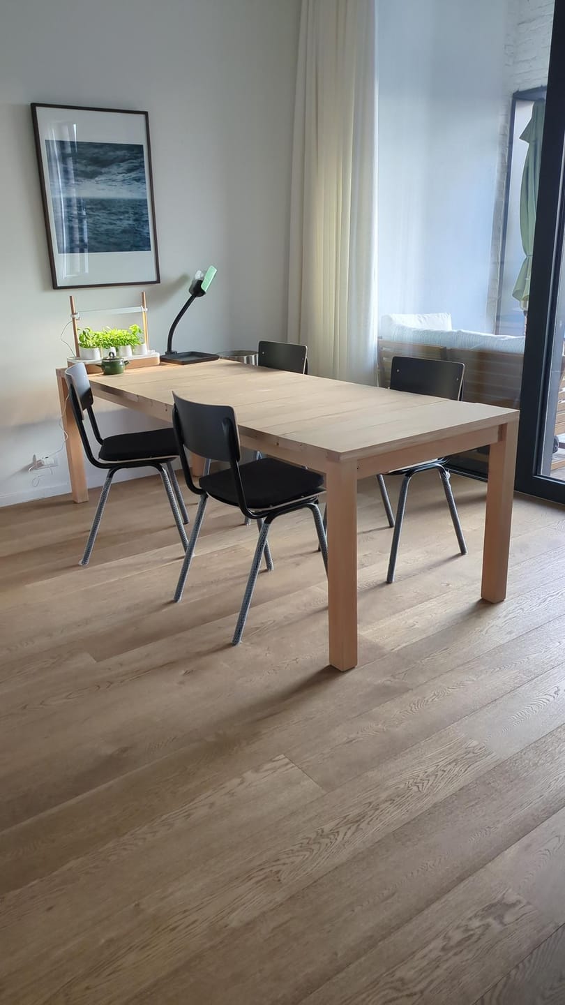 Customer photo review of Workliving School Eetkamerstoel - Houten Design Zwart