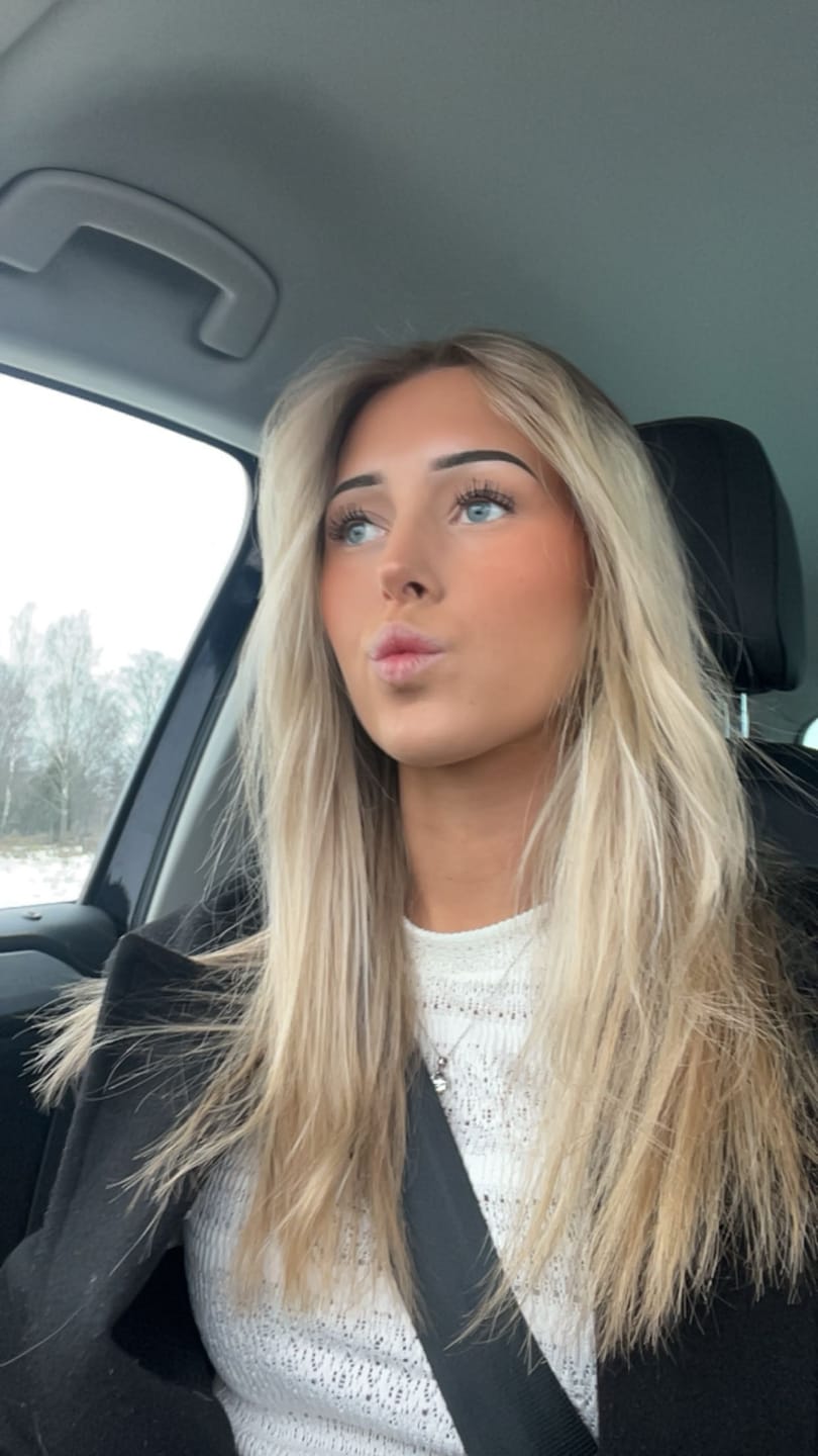 Customer photo review of Bronze & Contour Stick - Golden Truffle