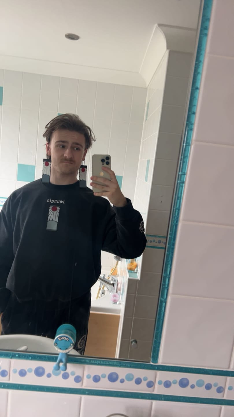 Customer photo review of 5196 - Demon Slayer: Kimetsu no Yaiba - Crewnecks