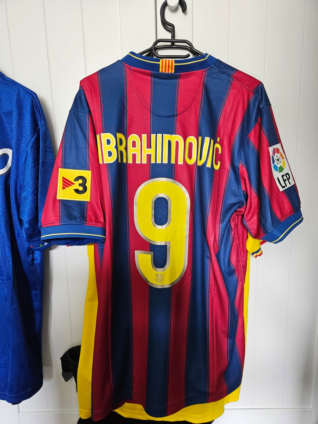 Customer photo review of Zlatan Ibrahimović 9 - Barcelona Home 2009/2010 Retro Kit Jersey Maillot Trikot Soccer Shirt
