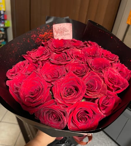 Customer photo review of Glitter Red Roses