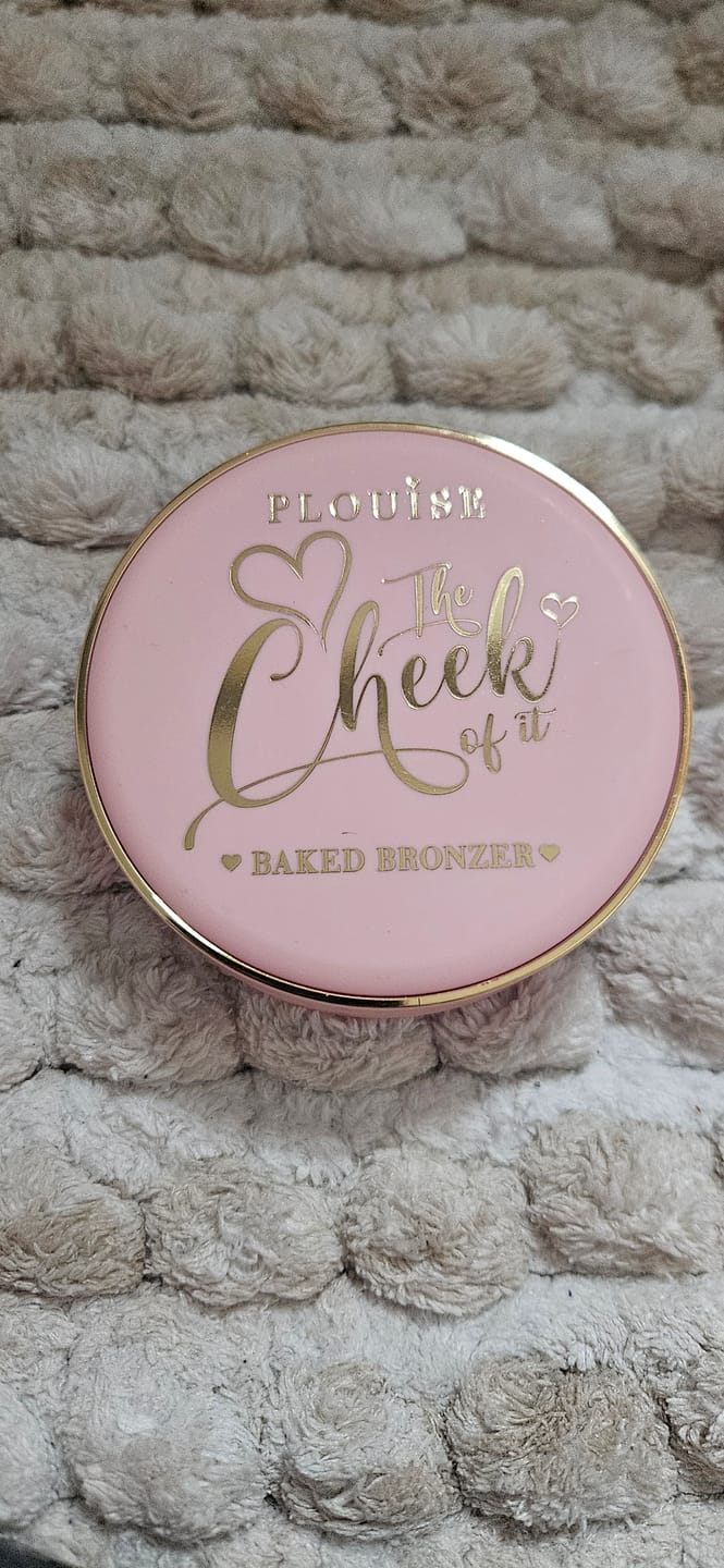 Customer photo review of The Cheek Of It Baked Bronzer Powder