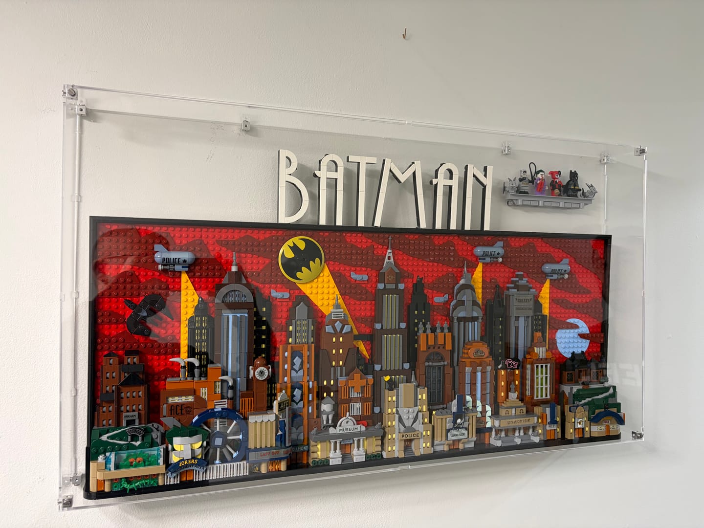 Customer photo review of Wall Mounted Display Case for LEGO® 76271 Batman: The Animated Series Gotham City™