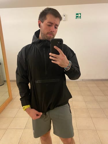 Customer photo review of AeroShell ZipUp Windbreaker - Black