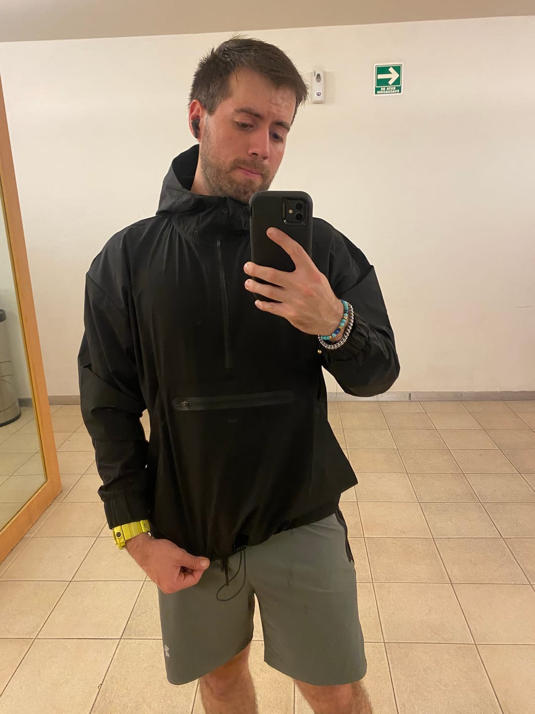 Customer photo review of AeroShell ZipUp Windbreaker - Black