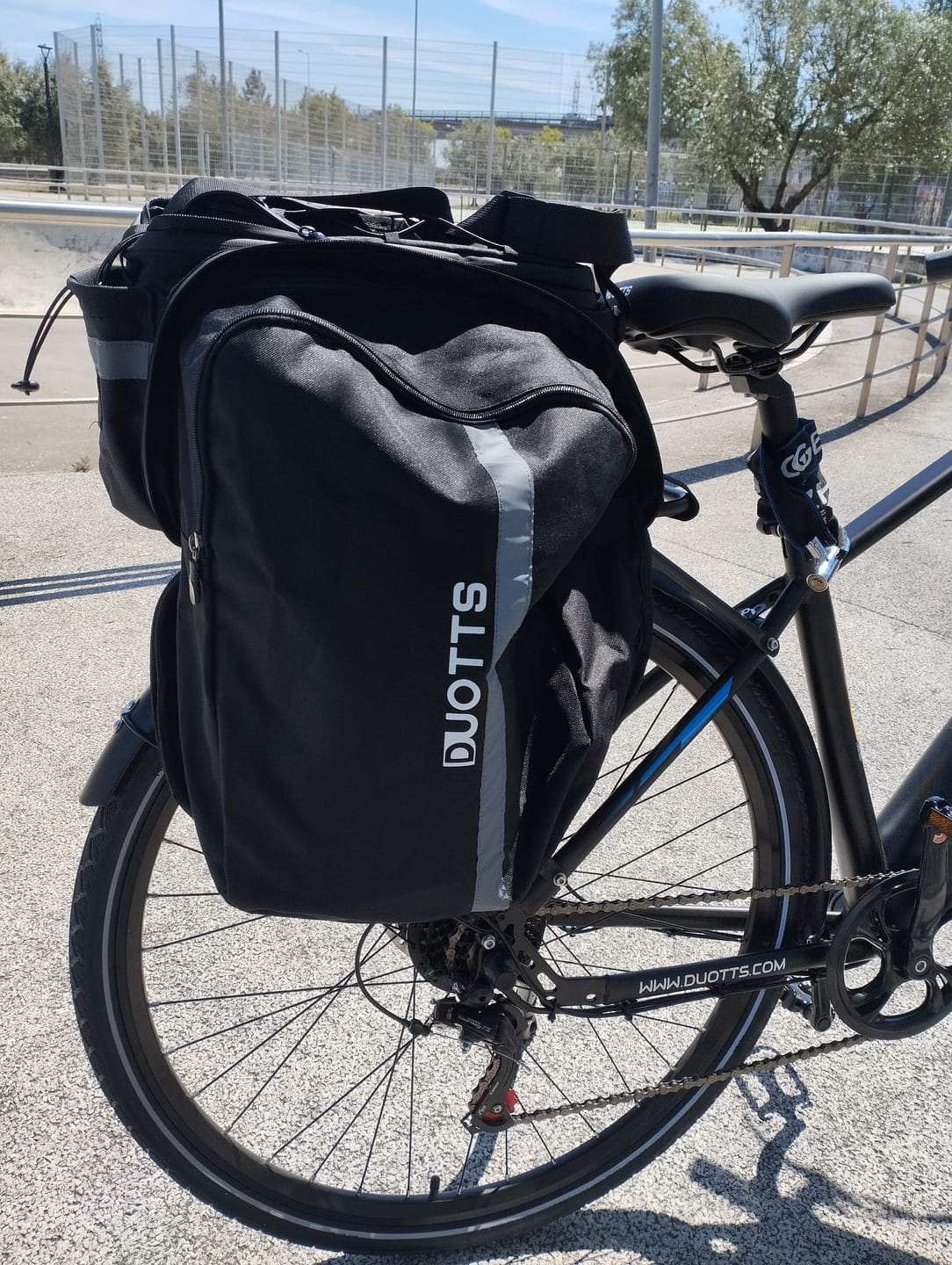 Customer photo review of DUOTTS Limited Edition Bag Travel Bag