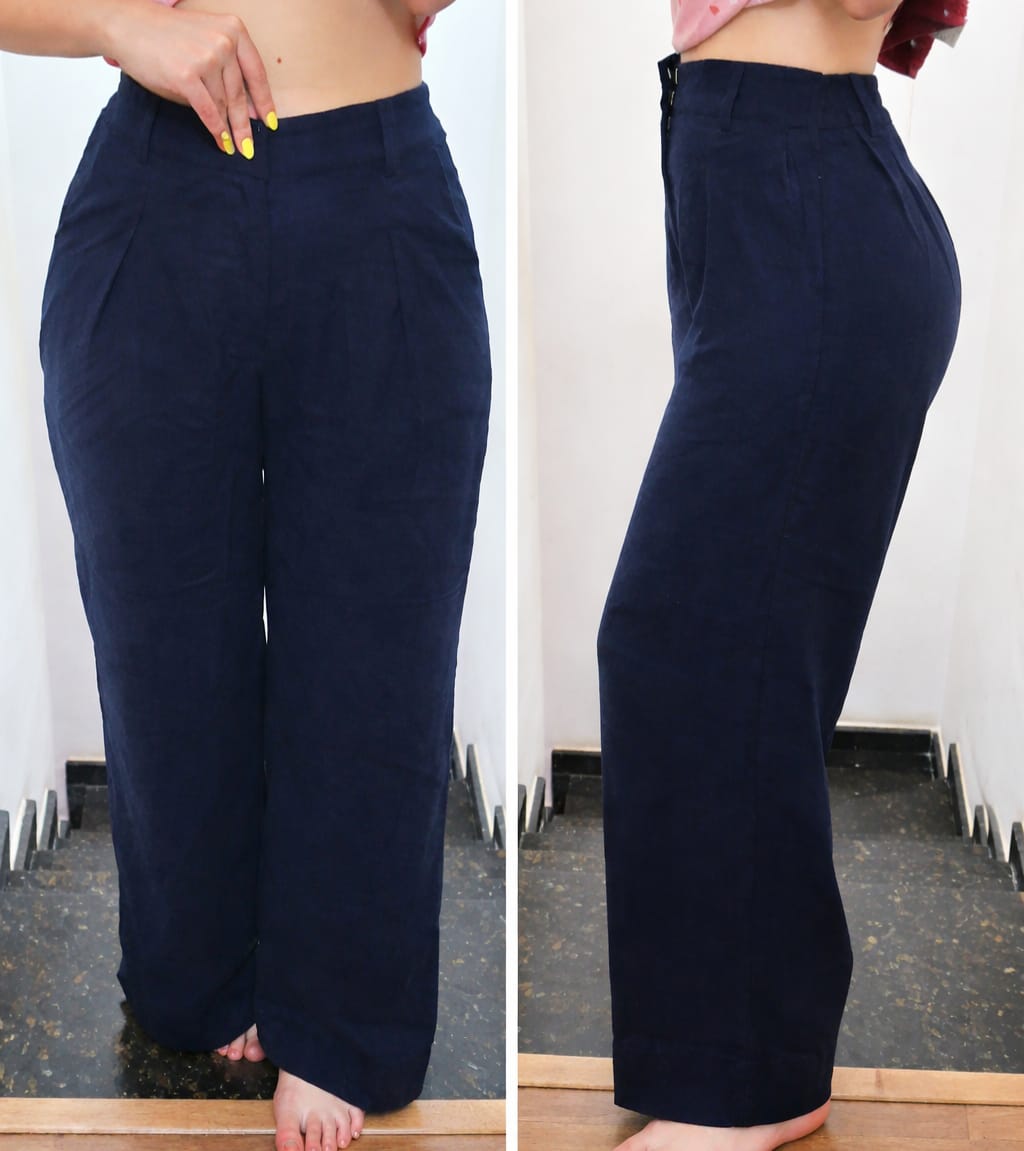 Customer photo review of Calça Pantalona Graviola Azul Escuro