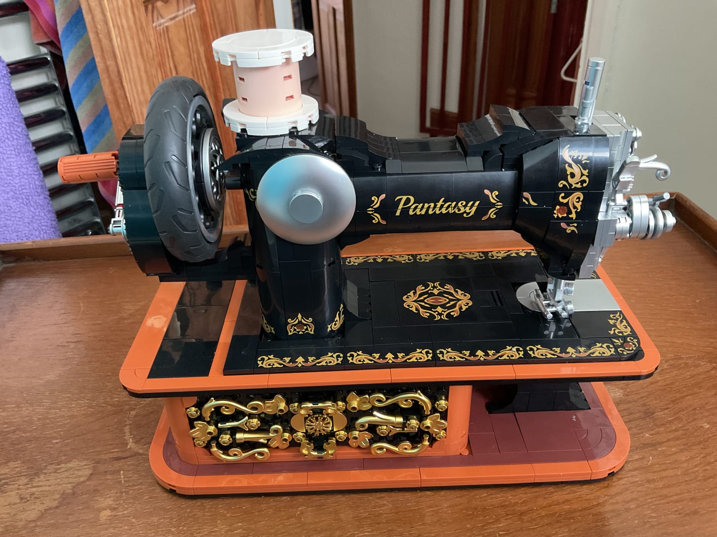 Customer photo review of Pantasy Hand Crank  Sewing Machine 85028